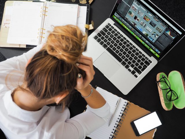 Problemy psychiczne w pracy: ergofobia, nerwica, fobie społeczne
