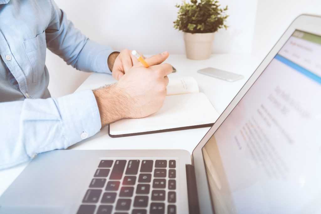 Angielski dla firm online – czy to się opłaca?